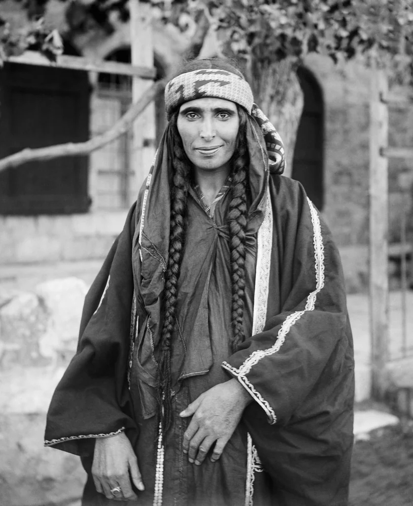 Before: colourise a black-and-white portrait - unedited source photograph (Public domain)